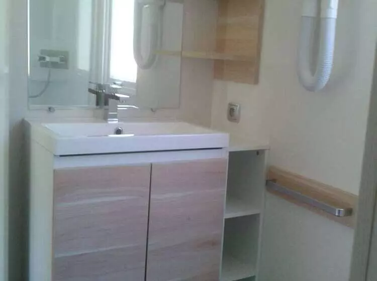 ホテル Camping Le Roc Qui Parle