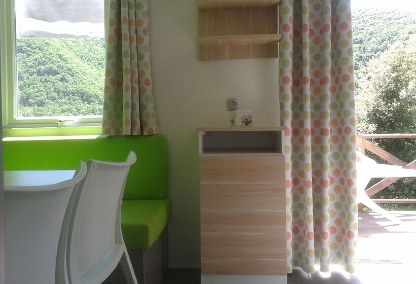 فندق Camping Le Roc Qui Parle