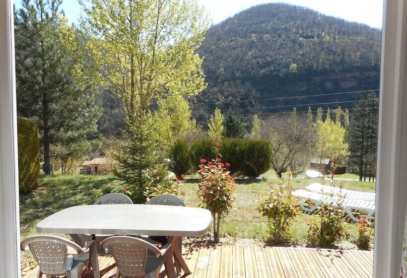 فندق Camping Le Roc Qui Parle