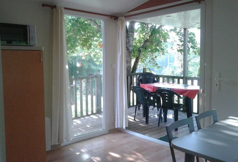 فندق Camping Le Roc Qui Parle