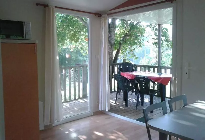 ホテル Camping Le Roc Qui Parle