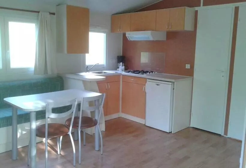 ホテル Camping Le Roc Qui Parle