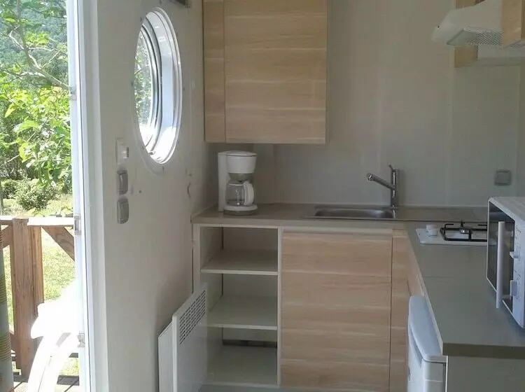 ホテル Camping Le Roc Qui Parle