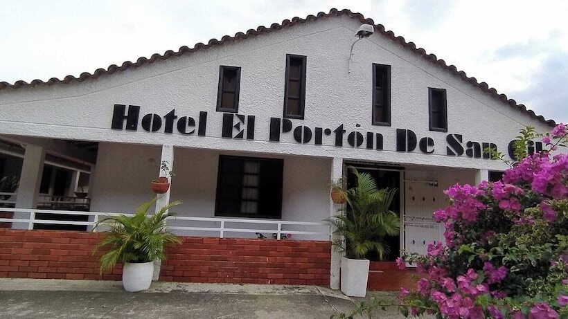 فندق El Porton De San Gil