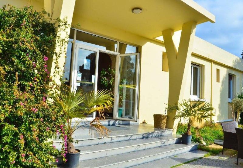 ホテル Hôtel Restaurant La Plage