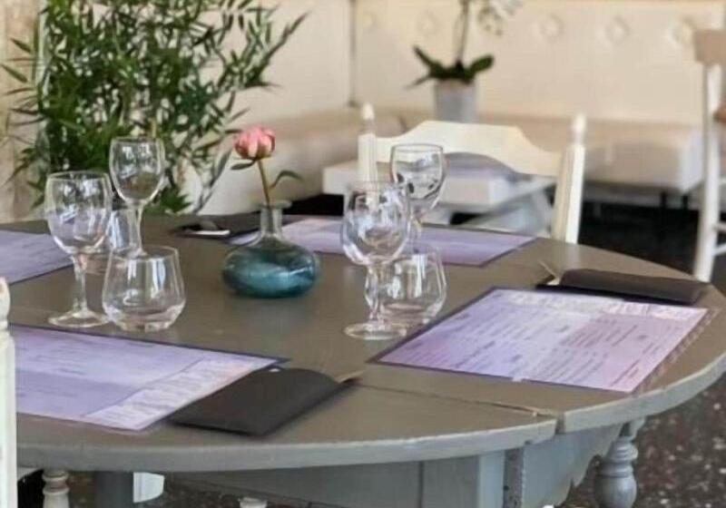 ホテル Hôtel Restaurant La Plage