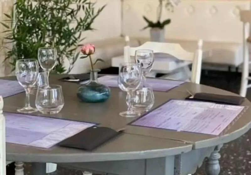 Hotelli Hôtel Restaurant La Plage