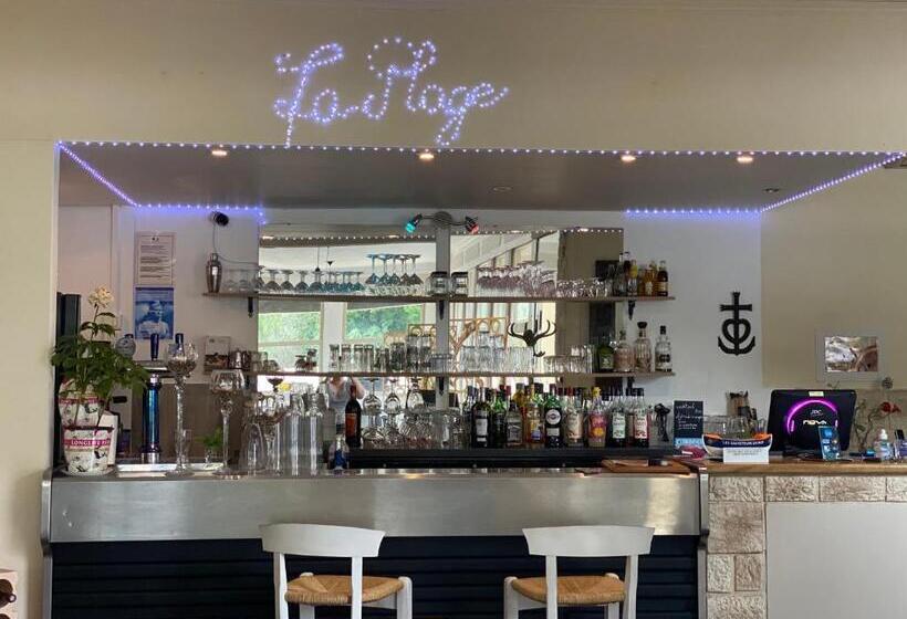 ホテル Hôtel Restaurant La Plage