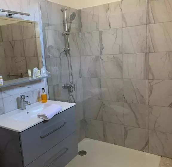 Hotelli Hôtel Restaurant La Plage