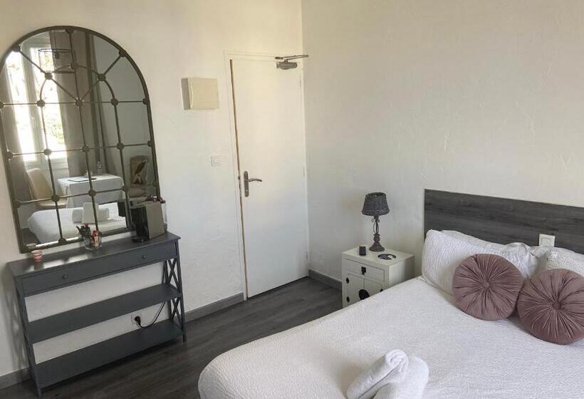 ホテル Hôtel Restaurant La Plage