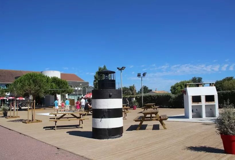 Hotelli Ulvf Les Beaupins