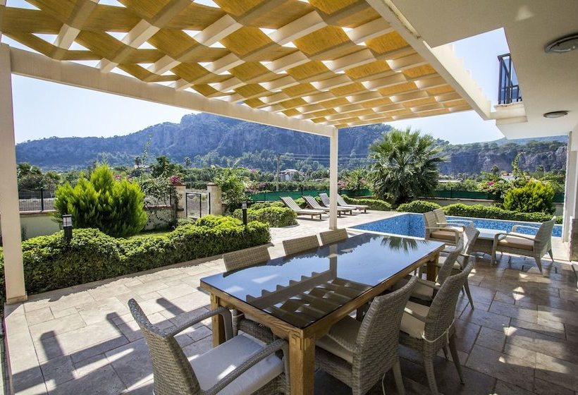 Villa South By Tatilpremium