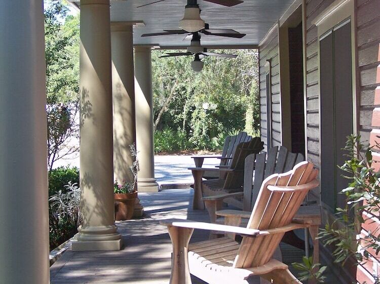 مبيت وإفطار Hibiscus Coffee & Guesthouse