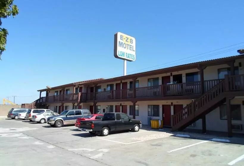 Ez 8 Motel Newark