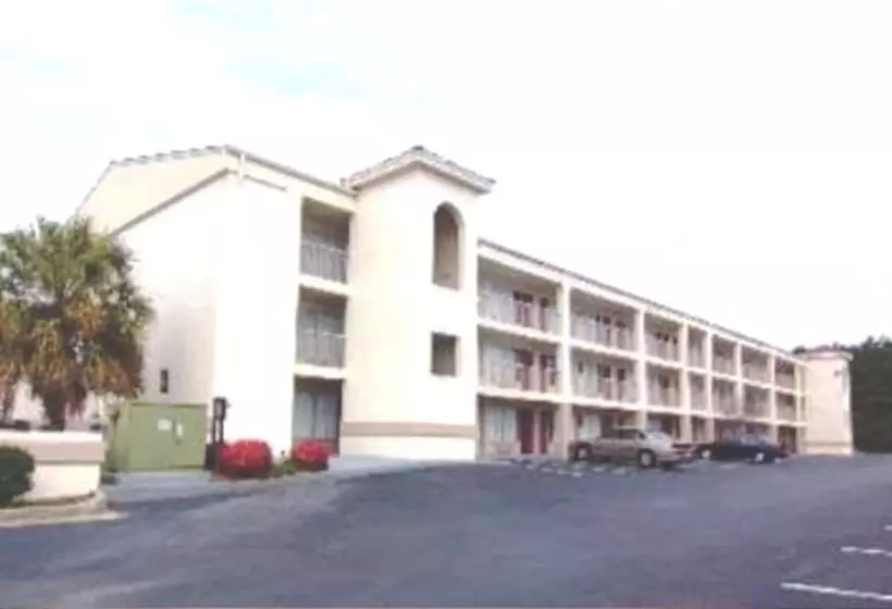 Hotelli Deerfield Inn & Suites