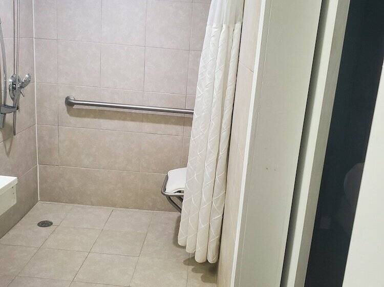 ホテル Deerfield Inn & Suites