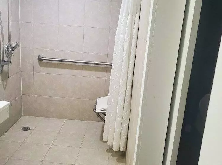 Hotelli Deerfield Inn & Suites