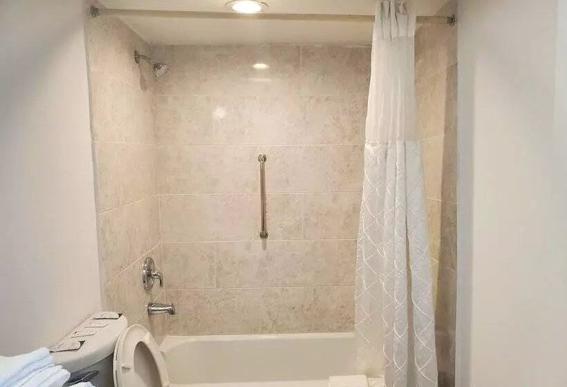 Hotelli Deerfield Inn & Suites