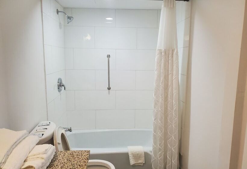 ホテル Deerfield Inn & Suites