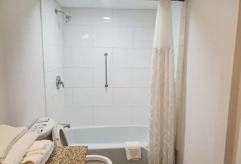 Hotelli Deerfield Inn & Suites