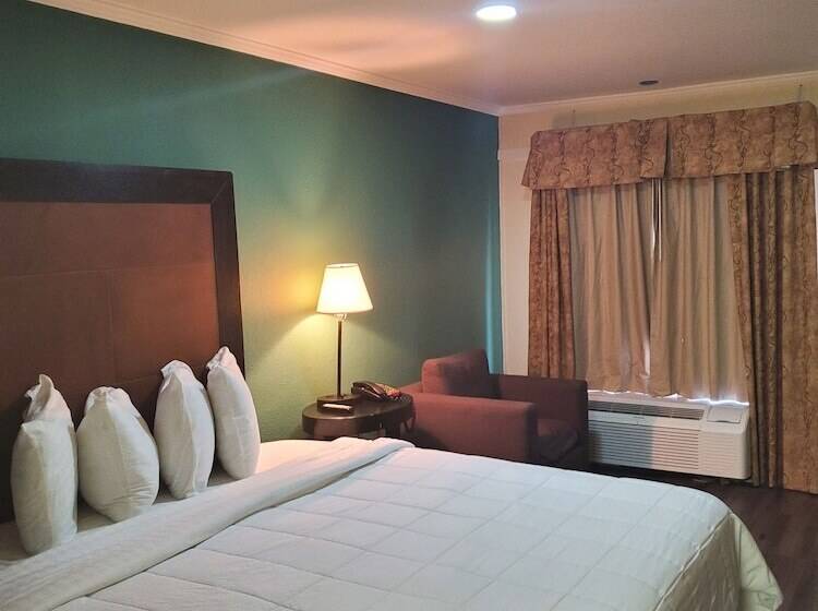 ホテル Deerfield Inn & Suites