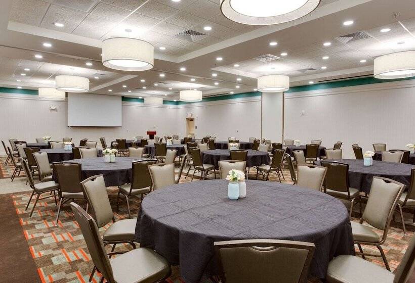 هتل Drury Inn & Suites Charlotte Arrowood