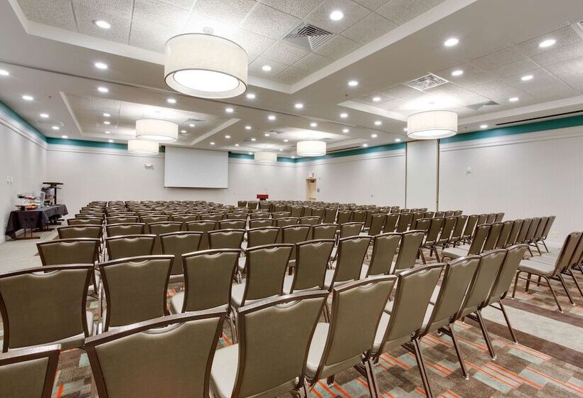هتل Drury Inn & Suites Charlotte Arrowood