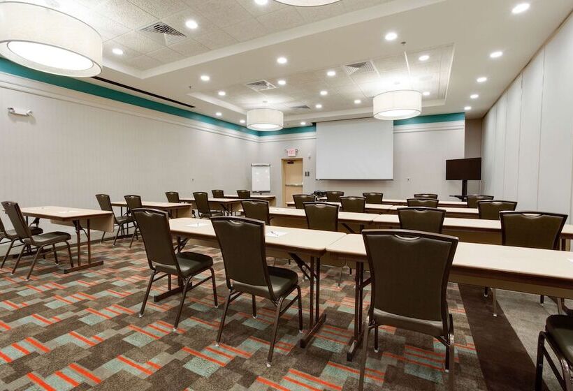 هتل Drury Inn & Suites Charlotte Arrowood