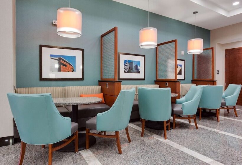 هتل Drury Inn & Suites Charlotte Arrowood