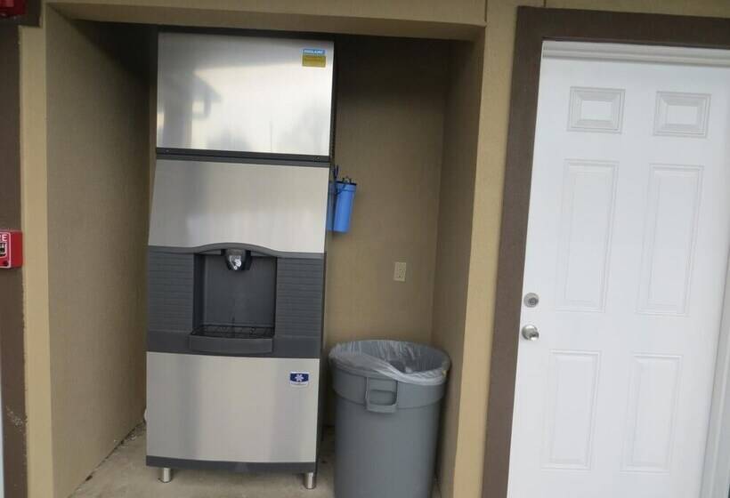 Отель Scottish Inn & Suites