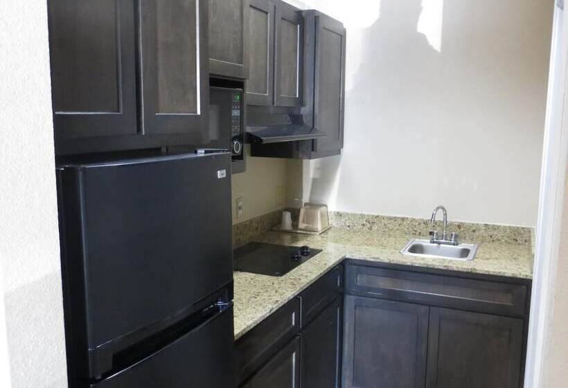 Отель Scottish Inn & Suites