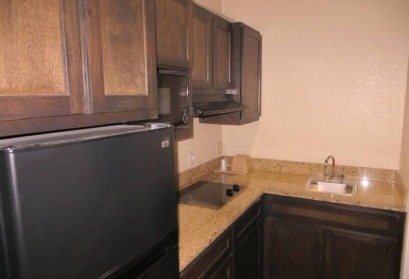 Отель Scottish Inn & Suites