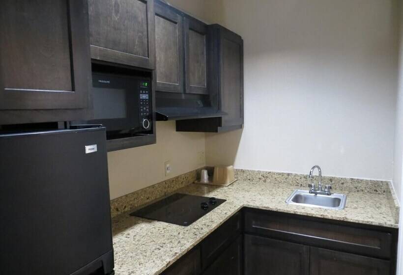 Отель Scottish Inn & Suites