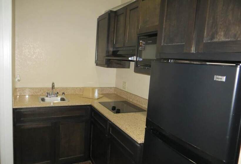 Отель Scottish Inn & Suites