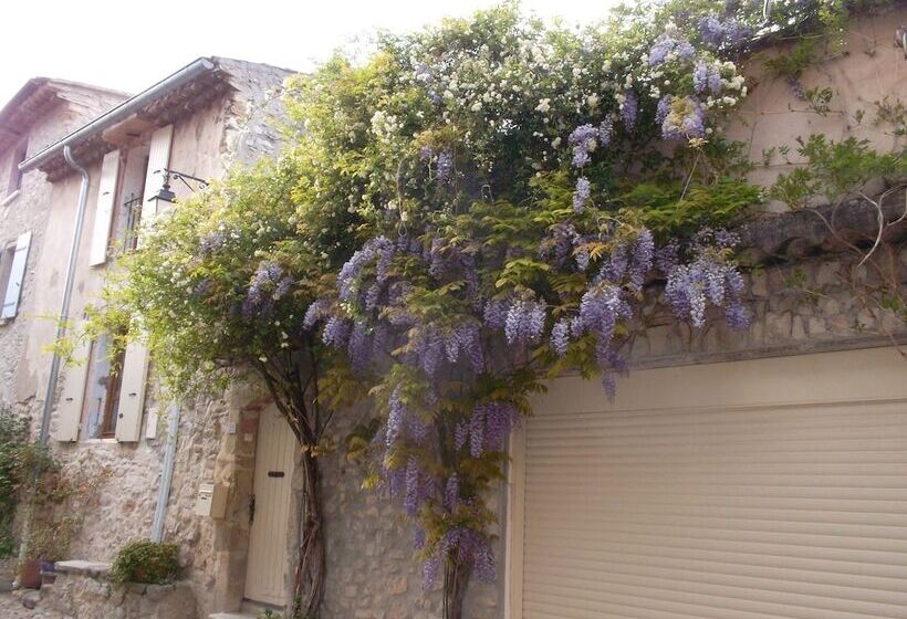 تختخواب و صبحانه Chambres D'hôtes Atelier Du Château