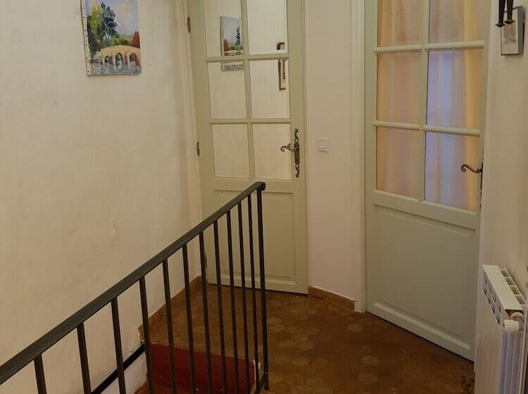 تختخواب و صبحانه Chambres D'hôtes Atelier Du Château