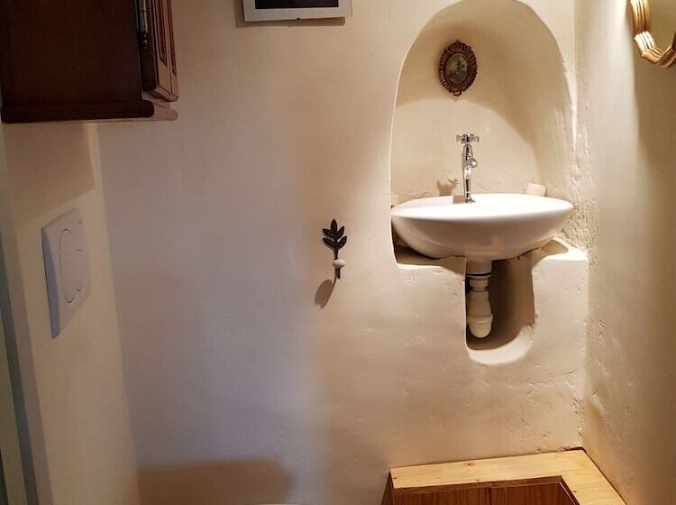 تختخواب و صبحانه Chambres D'hôtes Atelier Du Château