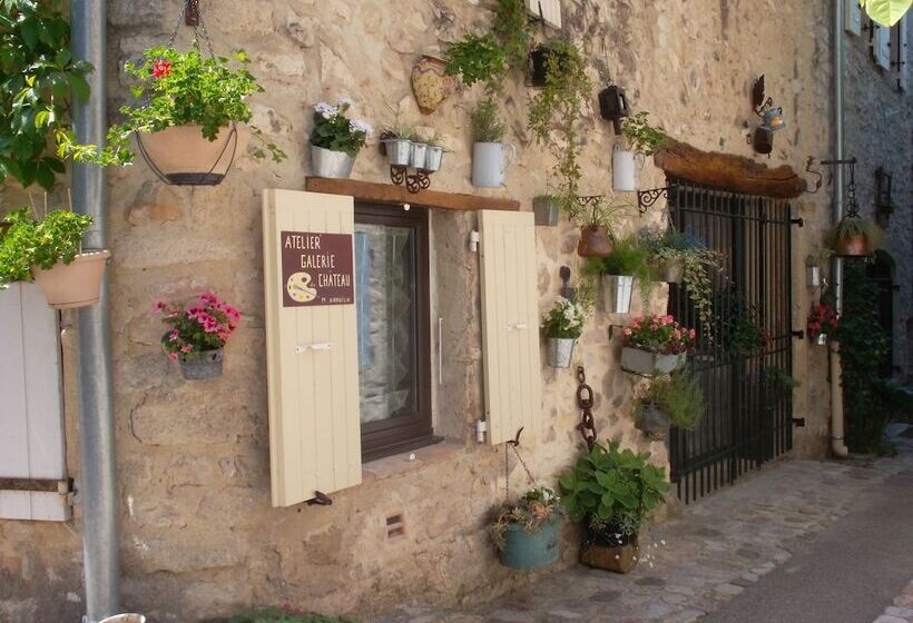تختخواب و صبحانه Chambres D'hôtes Atelier Du Château