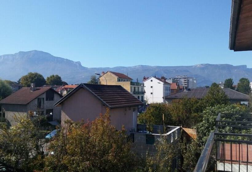 住宿加早餐  Le Portail Rouge