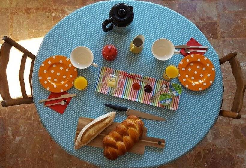 住宿加早餐  Le Portail Rouge