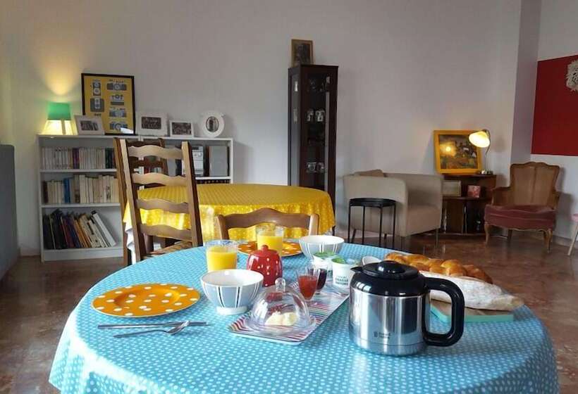 住宿加早餐  Le Portail Rouge