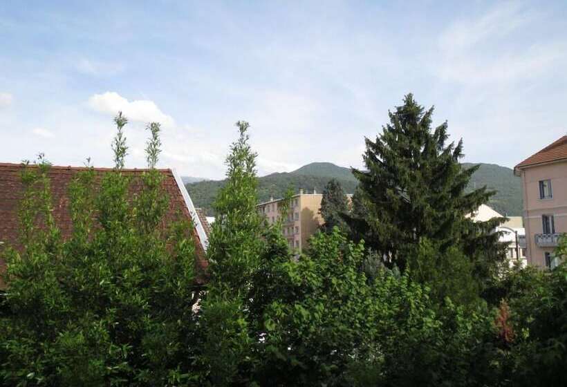 住宿加早餐  Le Portail Rouge