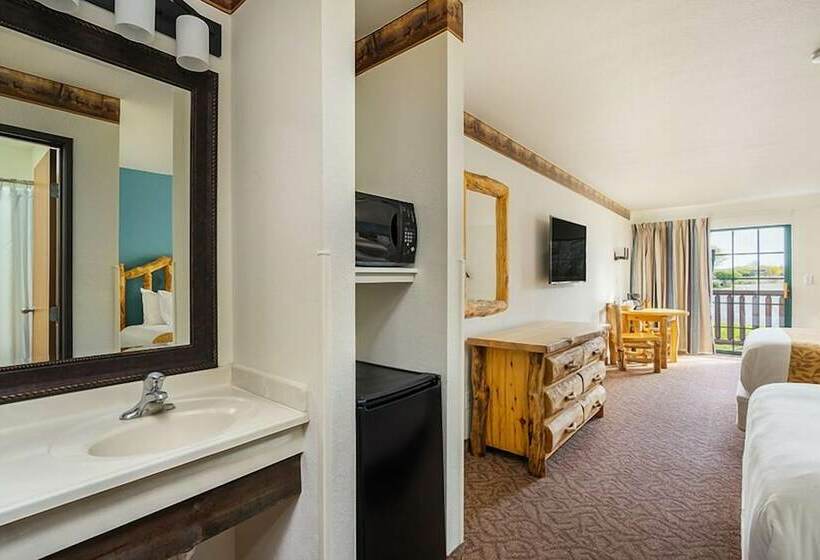 Grand Bear Resort At Starved Rock