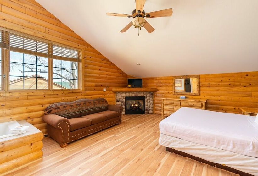 Grand Bear Resort At Starved Rock