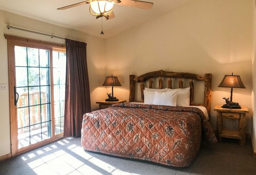 Grand Bear Resort At Starved Rock