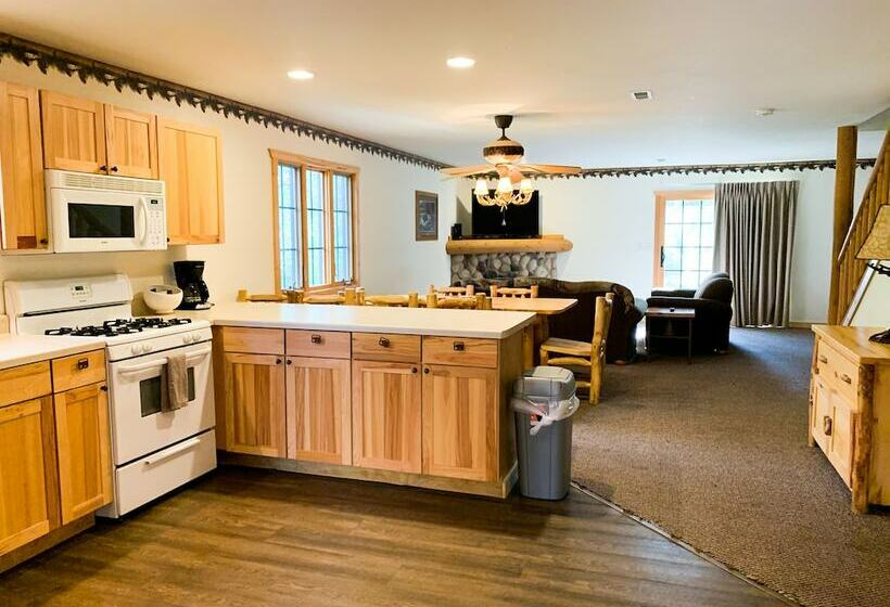 Grand Bear Resort At Starved Rock