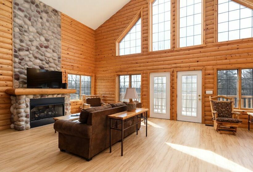 Grand Bear Resort At Starved Rock