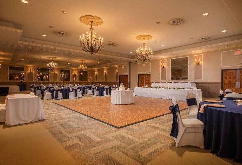 Grand Bear Resort At Starved Rock