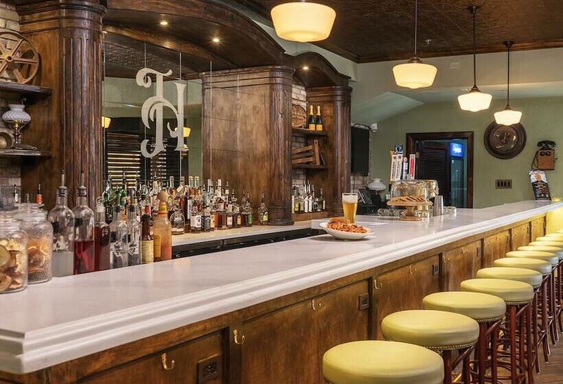 Grand Bear Resort At Starved Rock