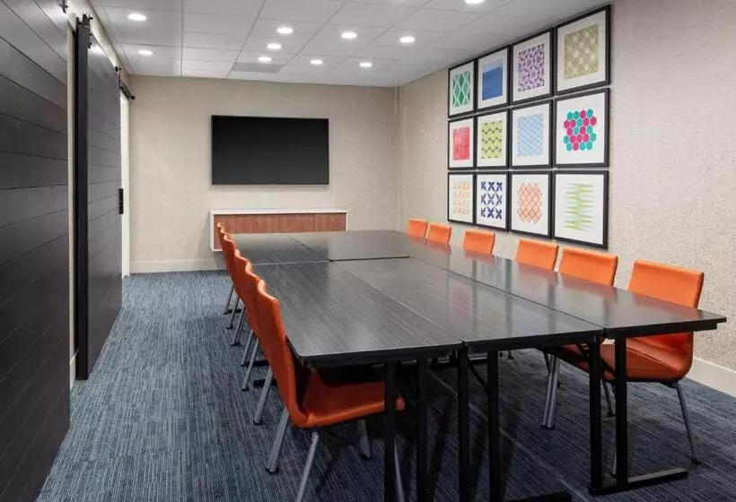 Hotelli Holiday Inn Express & Suites   Wilmington West   Medical Park, An Ihg